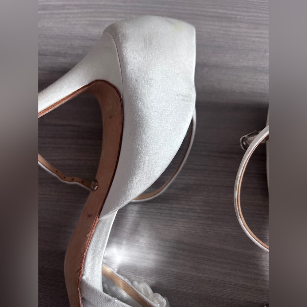 Badgley Mischka Ivory Floral Heels - Picture 5 of 10
